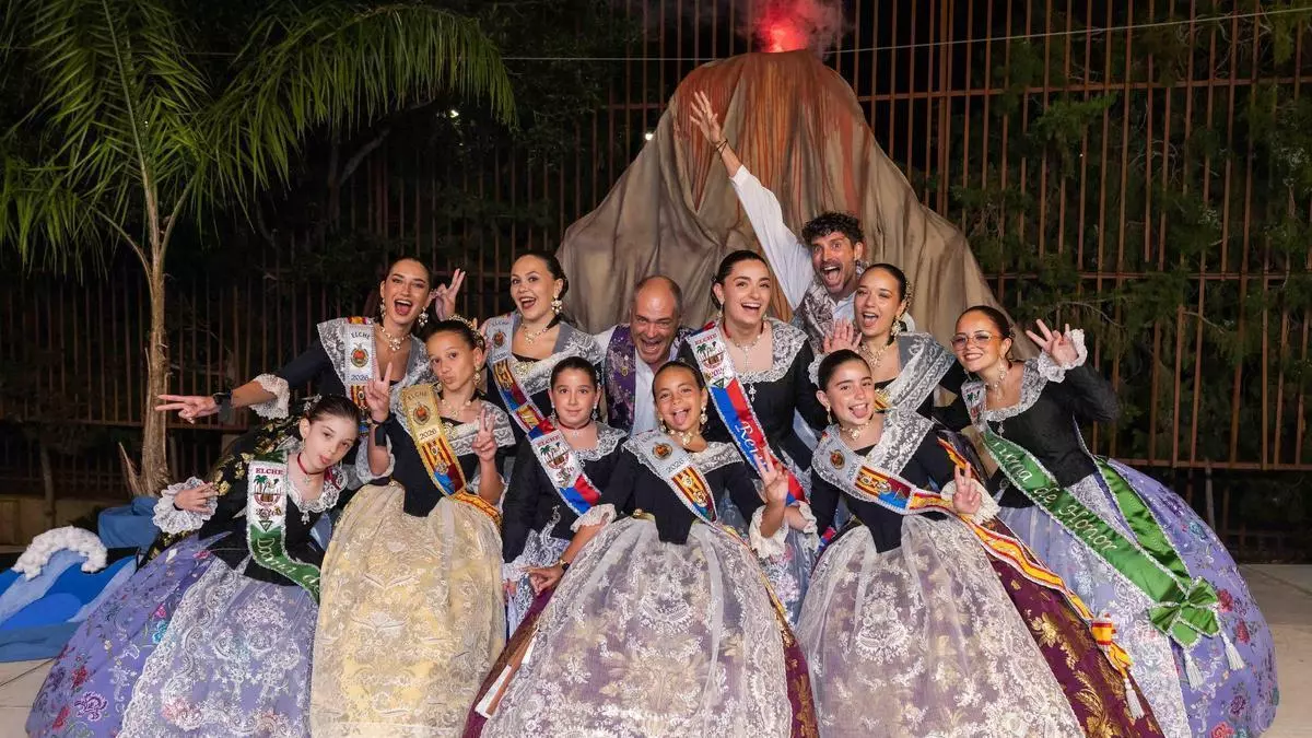Matola inicia sus fiestas con un viaje a Oceanía, el pregón y la imposición de bandas a reinas y damas