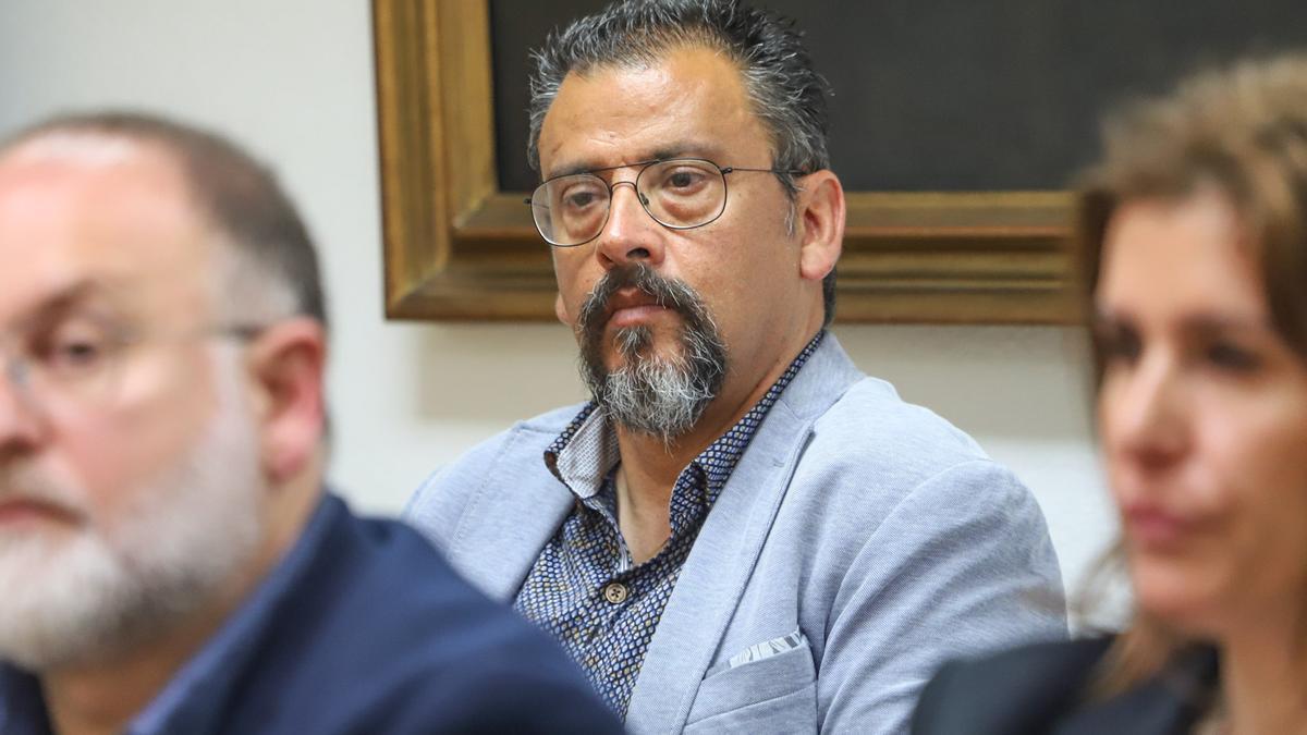 El concejal Rodolfo Carmona, durante un pleno del Ayuntamiento de Torrevieja