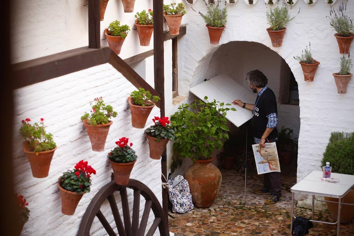 Un pintor participante en el concurso.