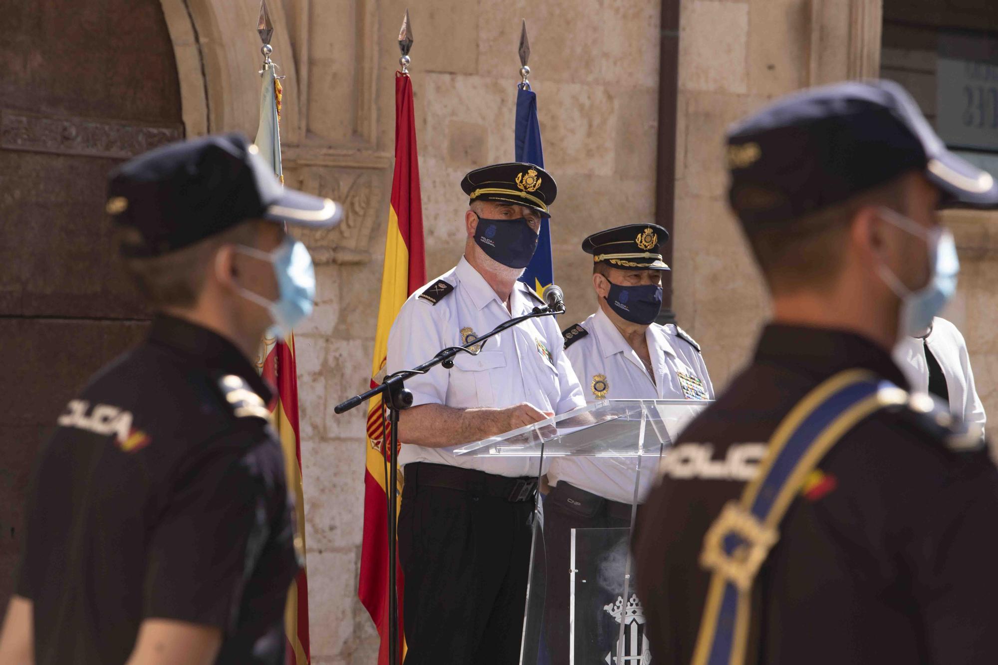 Entrega del bastón de mando al inspector jefe de la Comisaría de la Policía Nacional de Alzira - Algemesí.