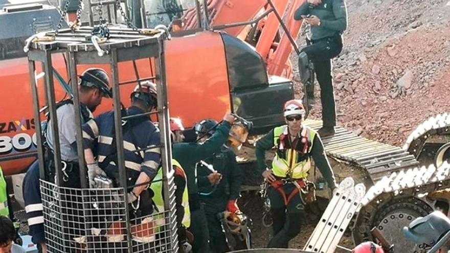 Jaula en la que los mineros están bajando al pozo para intentar localizar a Julen.