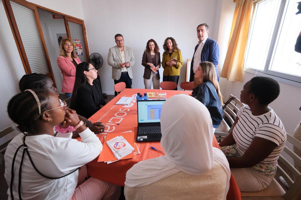 El Gobierno de Canarias y Ecca social impulsan recursos alojativos a jóvenes extuteladas migrantes