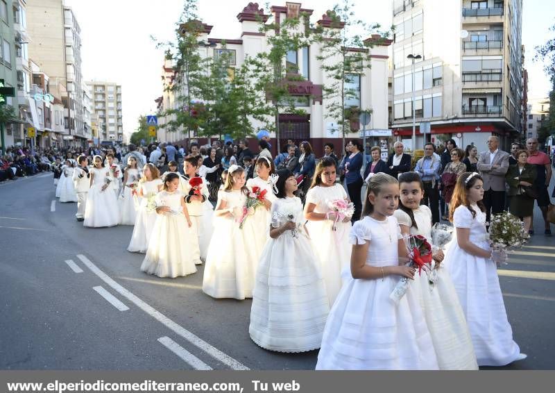 Galería de fotos -- Manto de fe y devoción para la patrona de Almassora