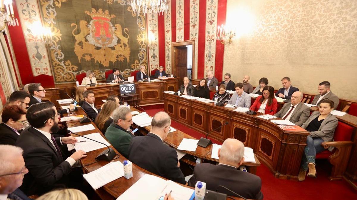 Un instante del pleno, celebrado este jueves en el Ayuntamiento de Alicante