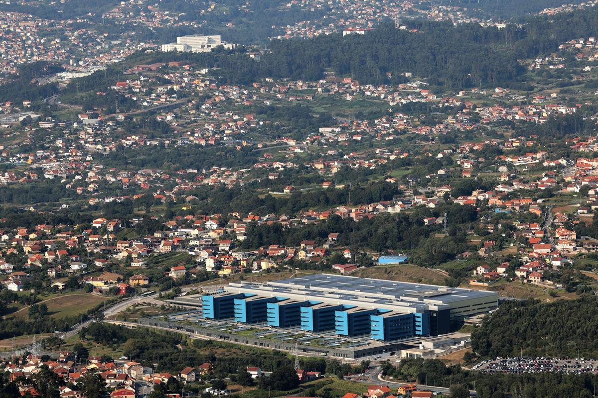 Vista general del Hospital Álvaro Cunqueiro, en primer termino, y del Hospital Meixoeiro, en la parte superior, en Vigo. PANORAMICA. HOSPITALES