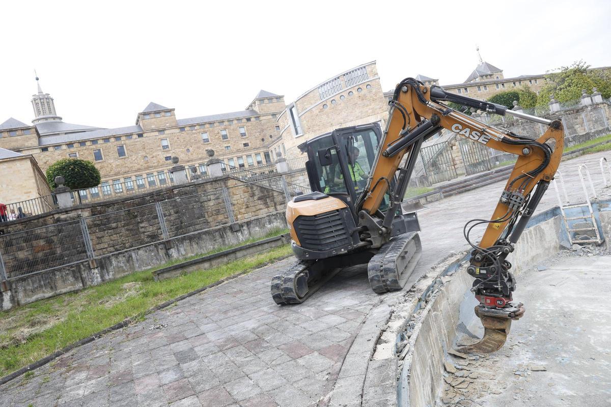 En imágenes: así avanzan las obras de la piscina de La Laboral