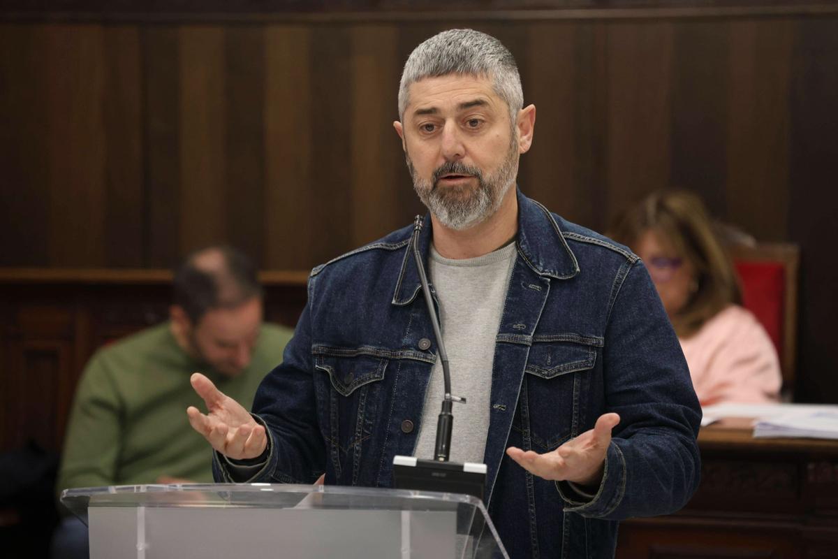 Manuel González en el pleno.