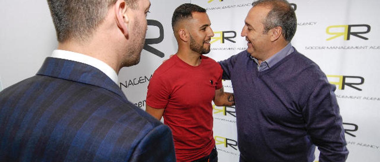 Miguel Ángel Ramírez (d), junto a Nauzet Alemán, el 31 de mayo, en la presentación de la agencia de René Ramos.