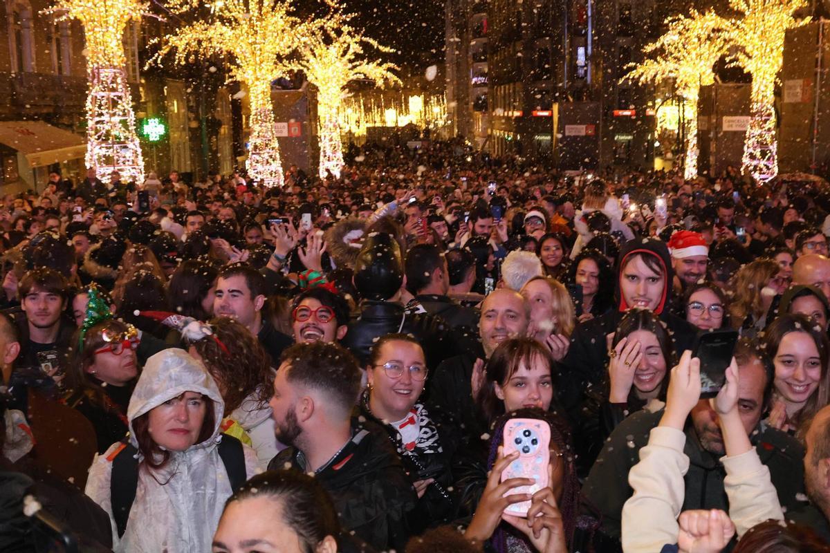 Vigo enciende la Navidad más grande de su historia ante miles de personas