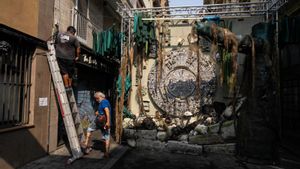 Un incendi crema el decorat de Verdi a les festes de Gràcia
