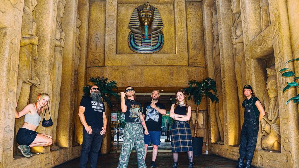 La banda australiana Private Function actuará este sábado en La Casa del Loco.