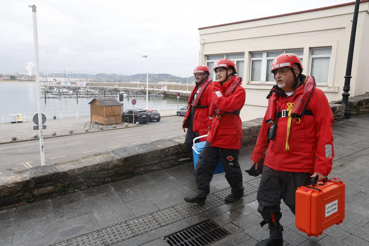 El control de la calidad de las aguas del mar de Gijón, en imágenes