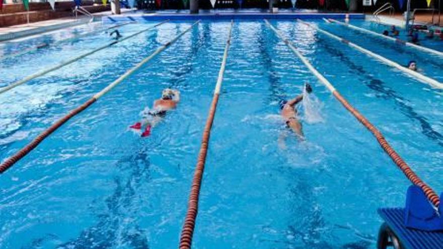 Bañistas de la piscina municipal del Monte Tossal sufren vómitos y dificultades respiratorias