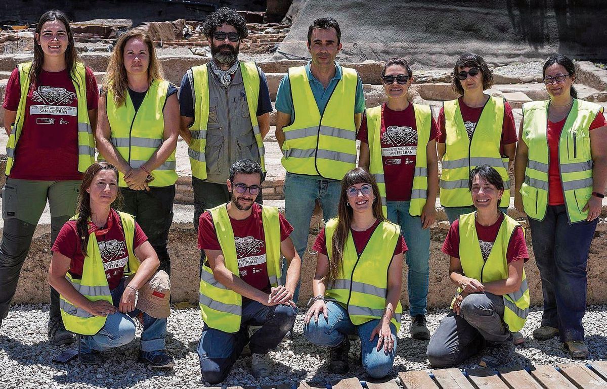 Equipo técnico de la última campaña de excavación realizada en el conjunto arqueológico de San Esteban en 2023.