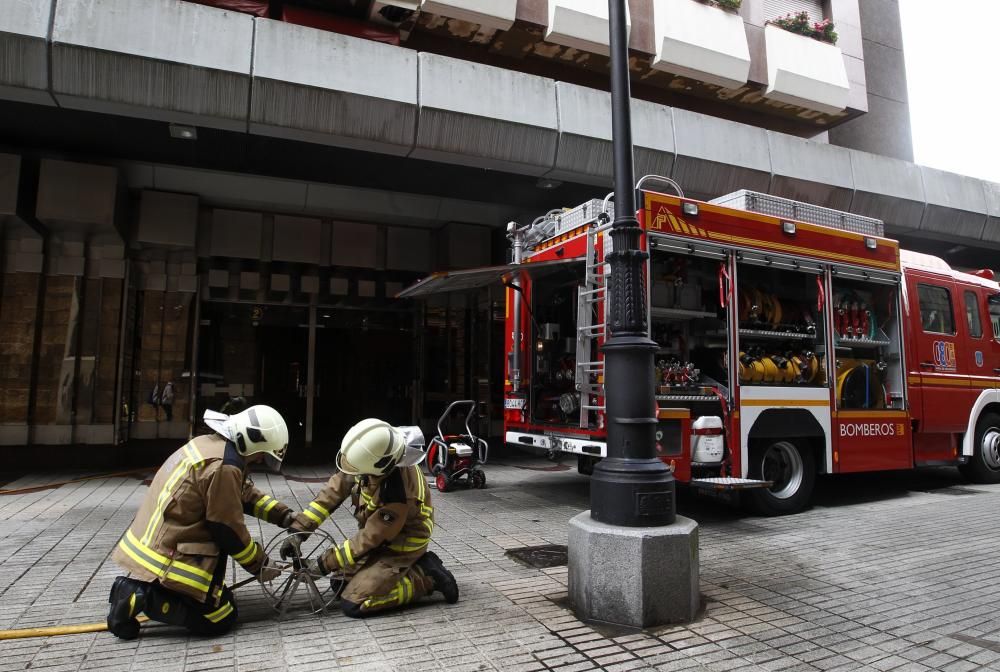 Una mujer fallece al incendiarse su piso en el edificio de Salesas, en Oviedo