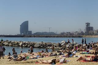 Fallece ahogado un hombre de 89 años en la playa del Somorrrostro