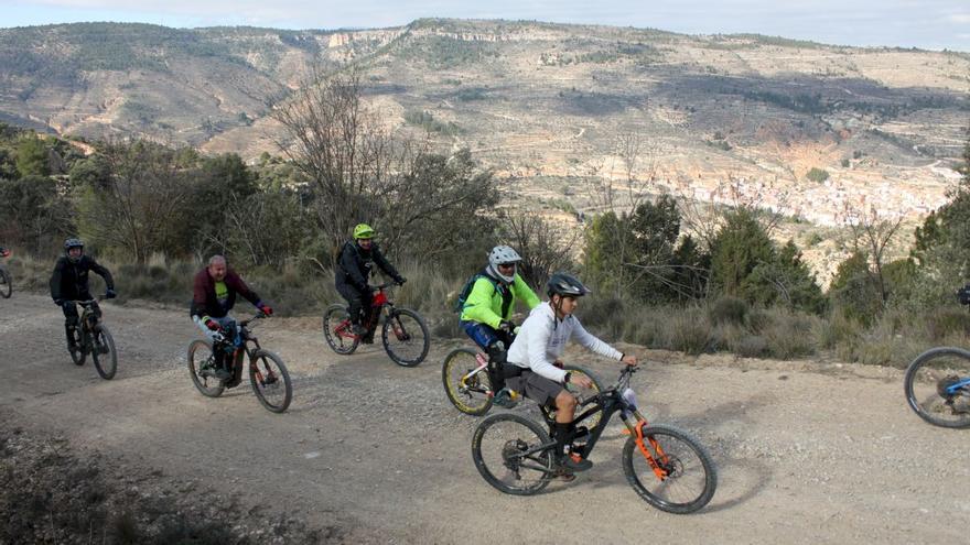 Un centenar de ciclistas compiten este fin de semana en Casas Bajas en la modalidad de Enduro