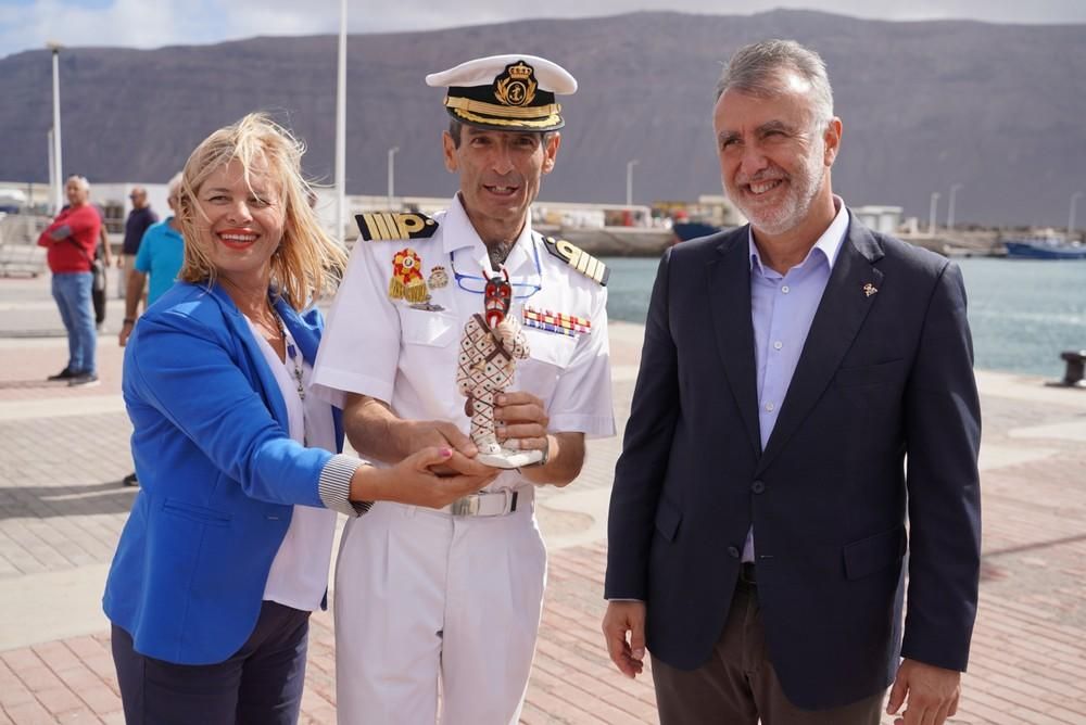 El buque escuela 'Juan Sebastián Elcano' visita por primera vez La Graciosa