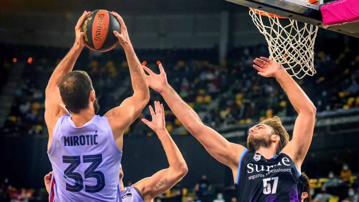 Jokubaitis y Mirotic lideran un claro triunfo del Barça en Miribilla.