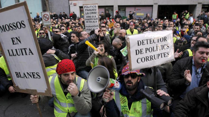 Protesta massiva dels Mossos