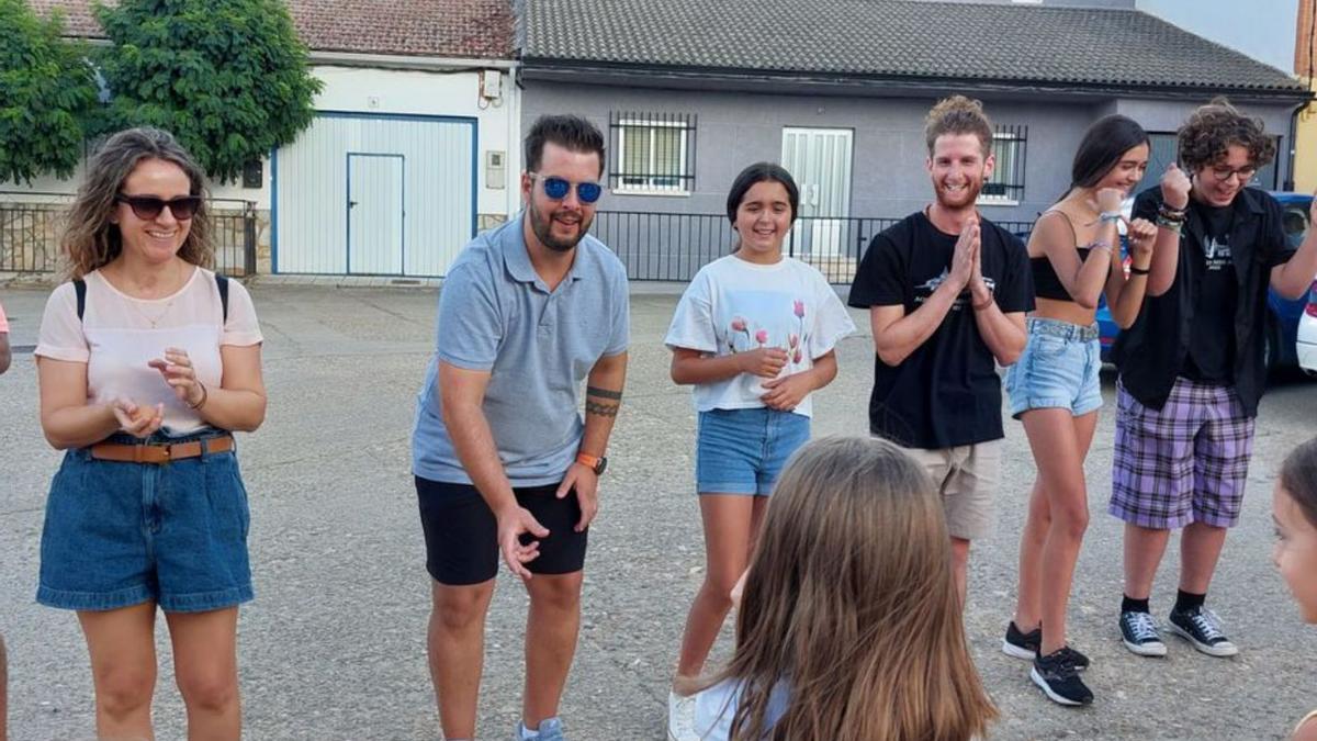 Un momento del concurso de lanzamiento de huevo. | C. G. R. 