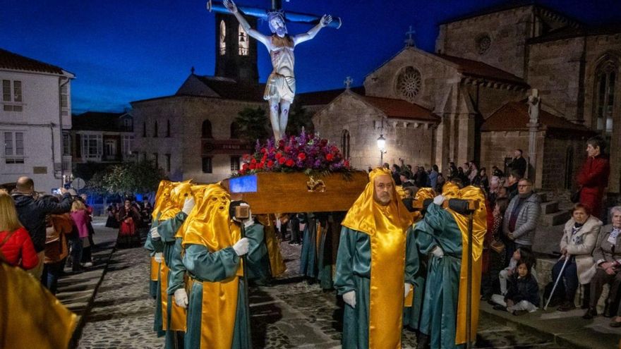 Betanzos despide la Semana Santa con las misas de Pascua