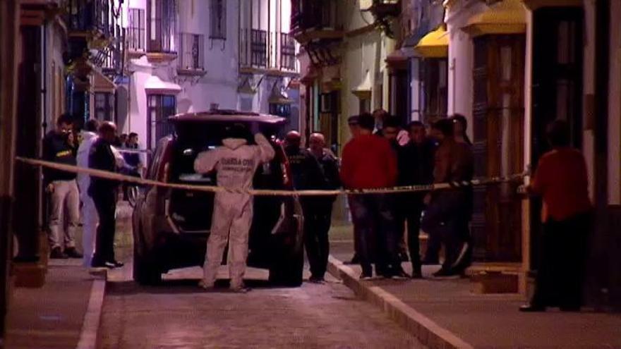 Hallan muertas a una mujer y su hija con signos de violencia en Arahal (Sevilla)