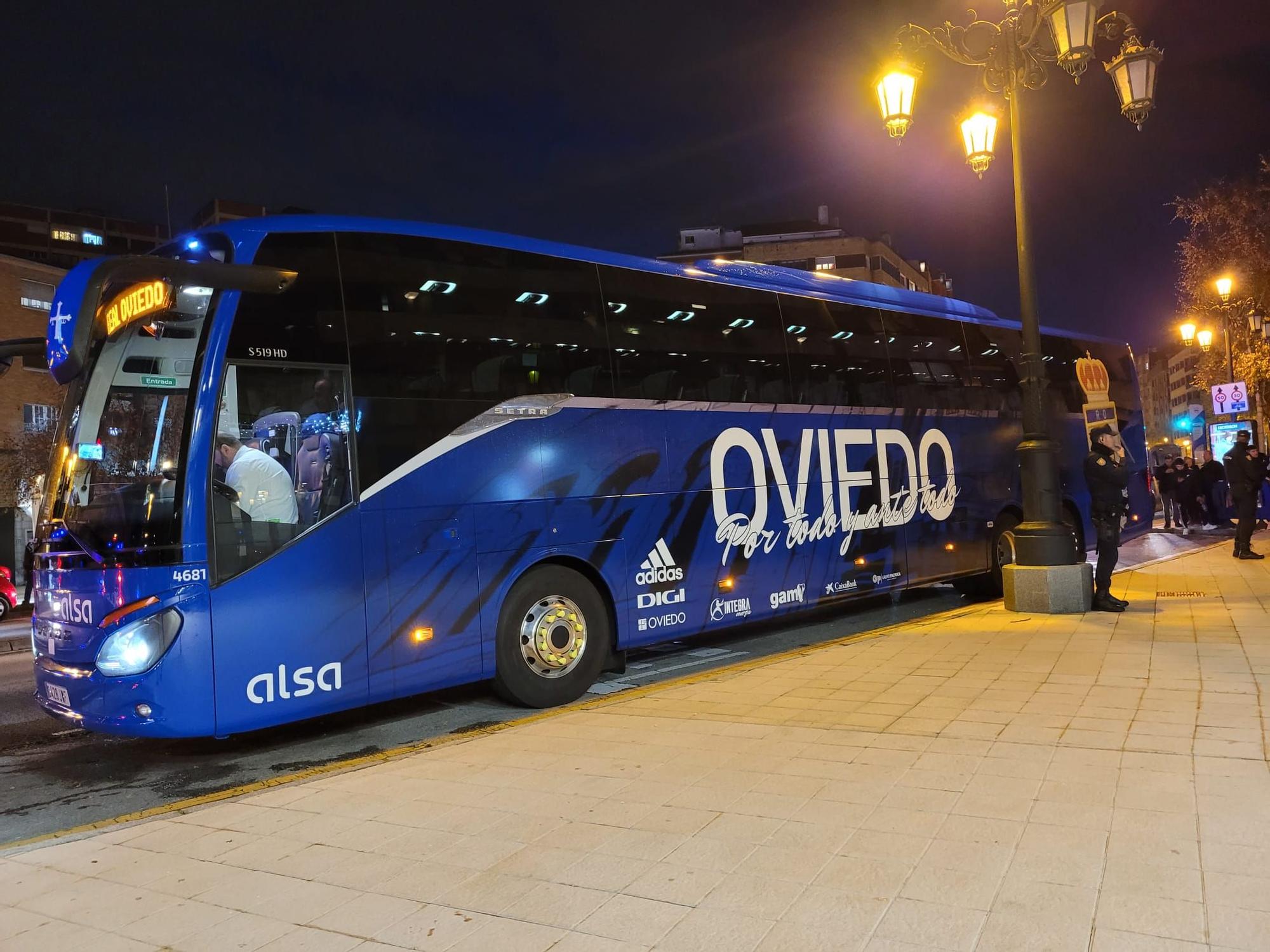 Las aficiones del Oviedo y el Sporting calientan motores antes del derbi