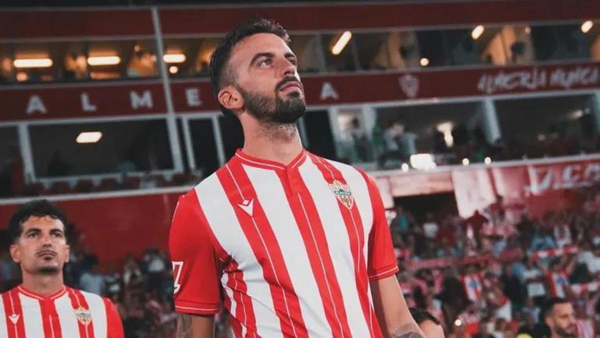 Álex Centelles con la UD Almería