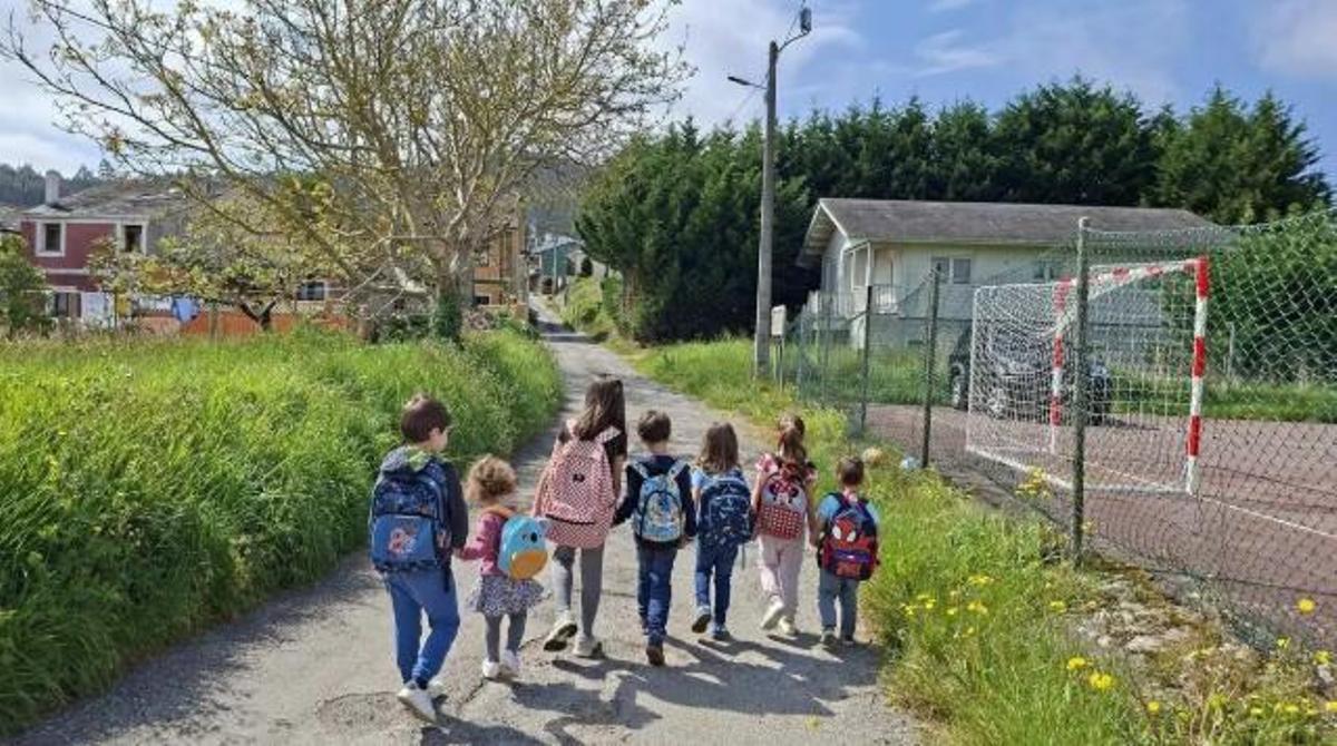 Un grupo de niños.