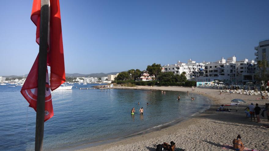 Galería: Cierran la playa de es Pinet por contaminación de fecales