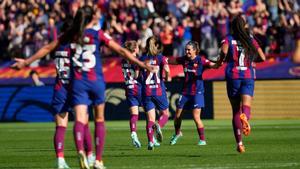 Las jugadoras del Barça celebran un gol contra el Real Madrid