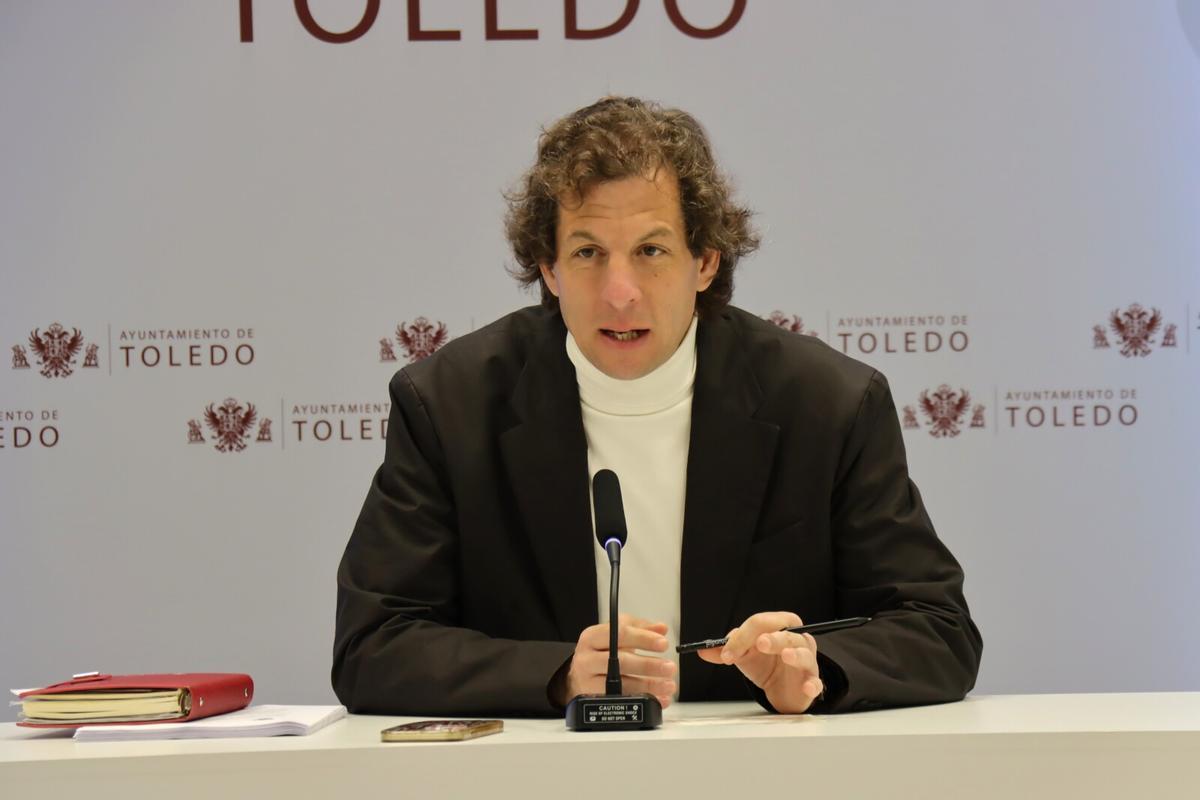 El concejal del Río Tajo, Medioambiente y Deportes, Rubén Lozano, durante la presentación del calendario deportivo de Toledo en 2026