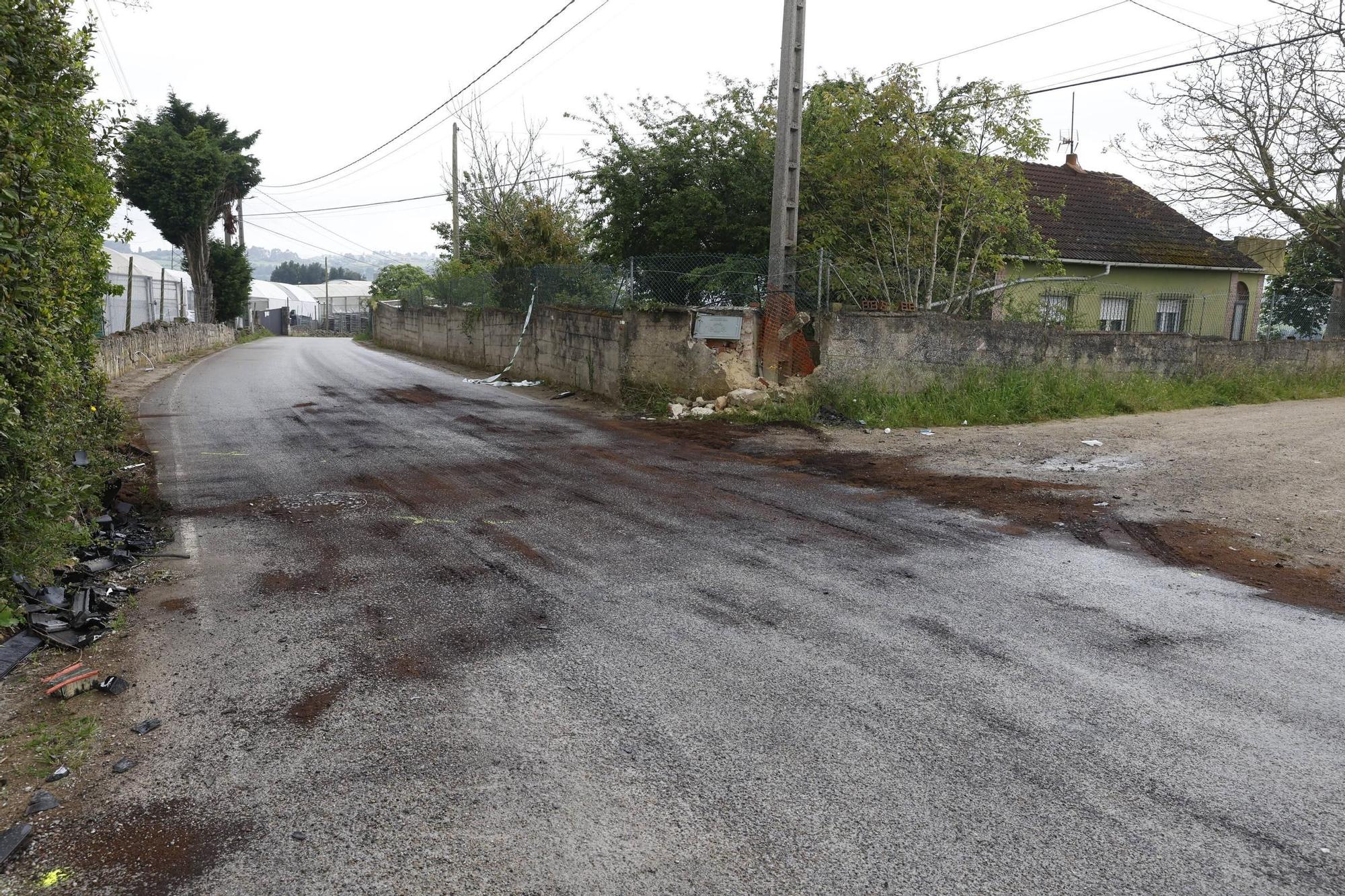 El lugar del accidente que acabó con la vida de un joven en Cenero, en imágenes