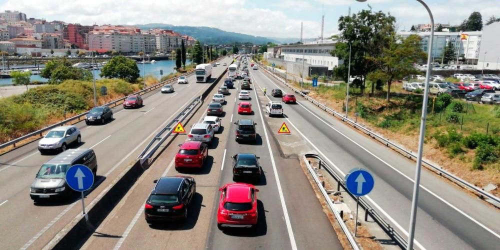 Imponente atasco en la AP-9 en Pontevedra dirección Vigo.