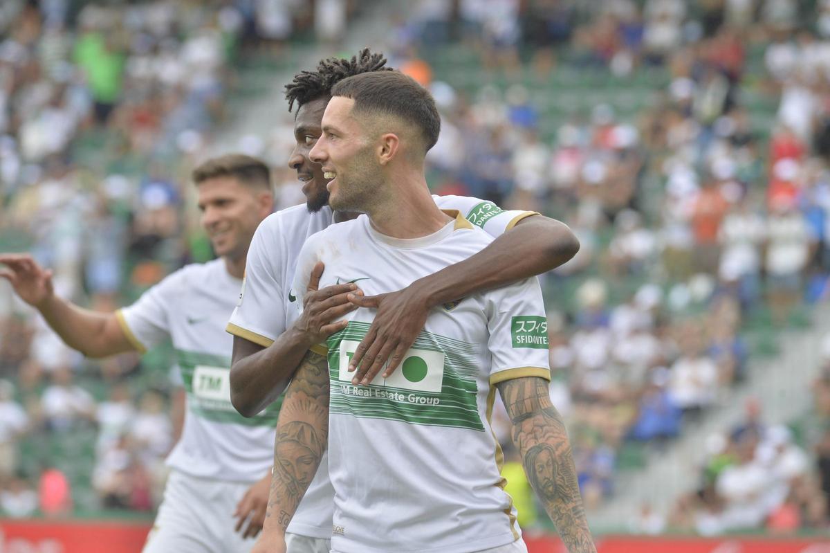 John felicita a Tete Morente por su gol al Rayo