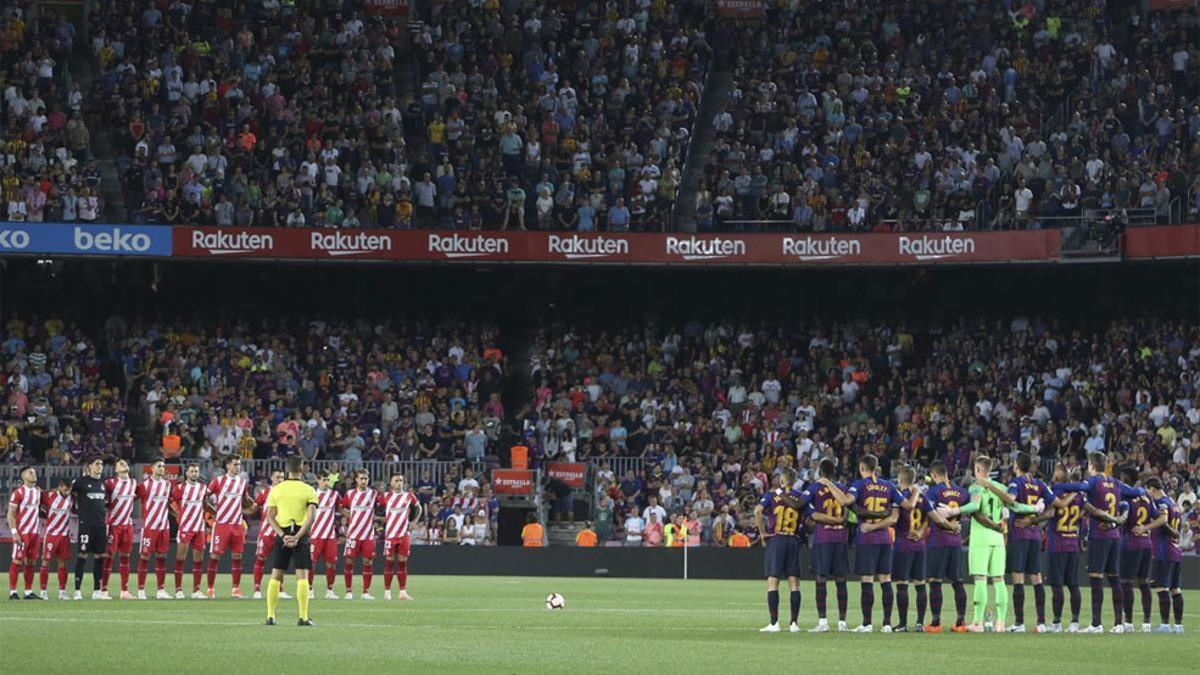 Emotivo minuto de silencio en el Camp Nou