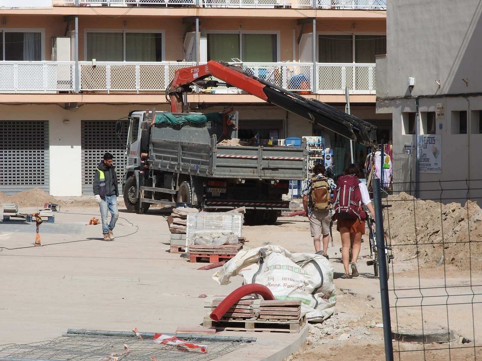 Semana Santa patas arriba en Formentera por el retraso en las obras en es Pujols