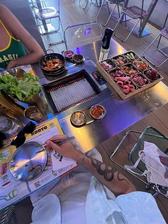 100 minutos, carne infinita y parrilla en la mesa: así es el primer buffet coreano de Las Palmas de Gran Canaria