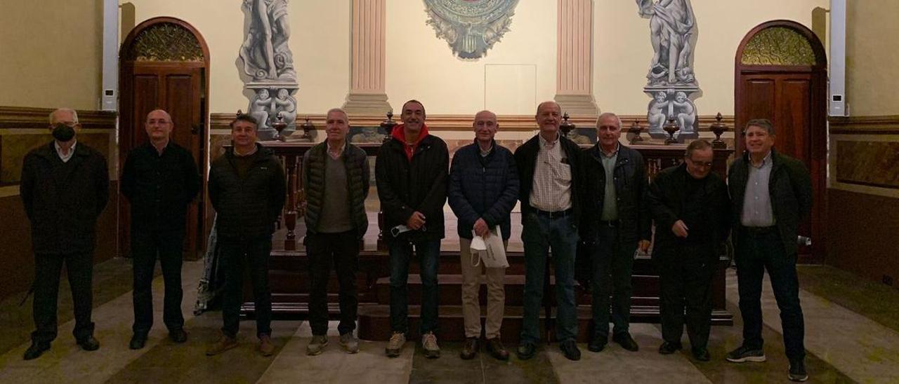 Imagen de los 10 integrantes de la Junta de Regs, que ha recuperado su actividad 38 años después de su última reunión.