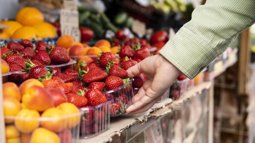 Si tengo el colesterol alto, ¿qué alimentos debo eliminar de mi dieta y cuáles me convienen?