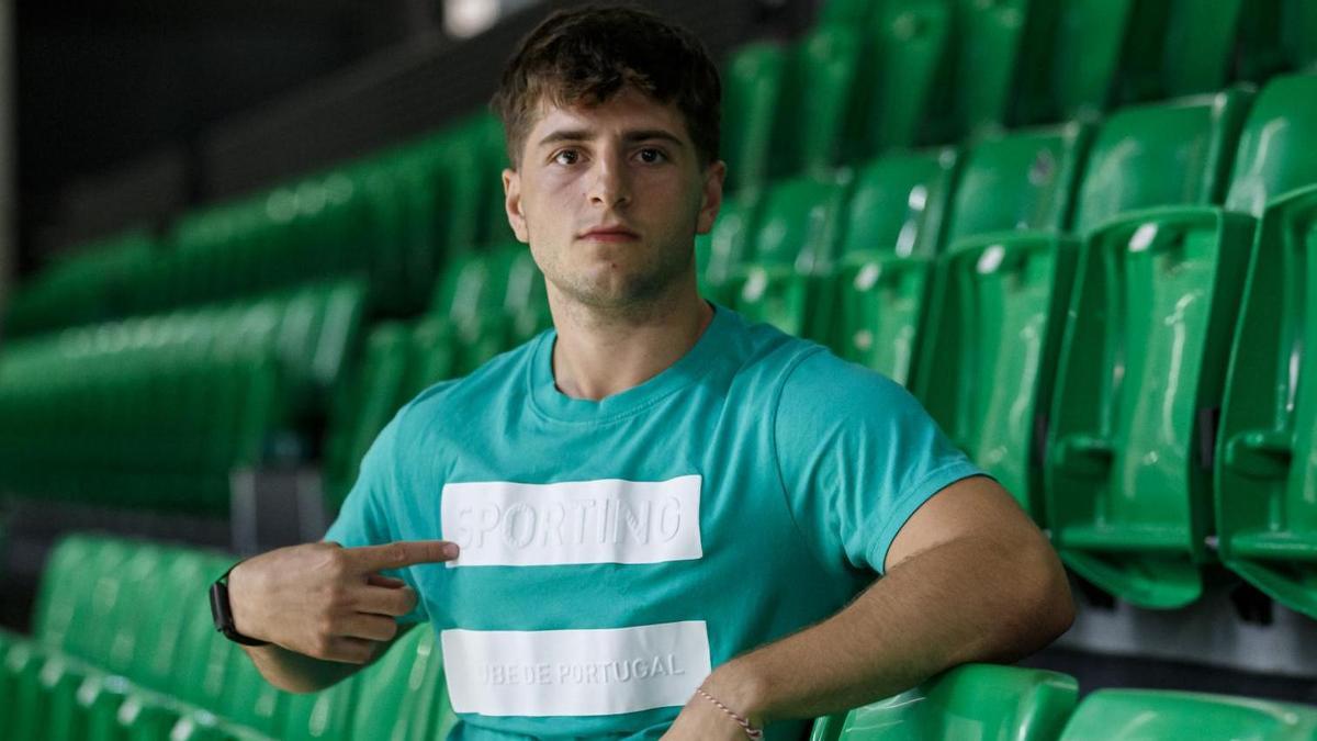 Nil Cervera, en su presentación con el Sporting de Portugal.