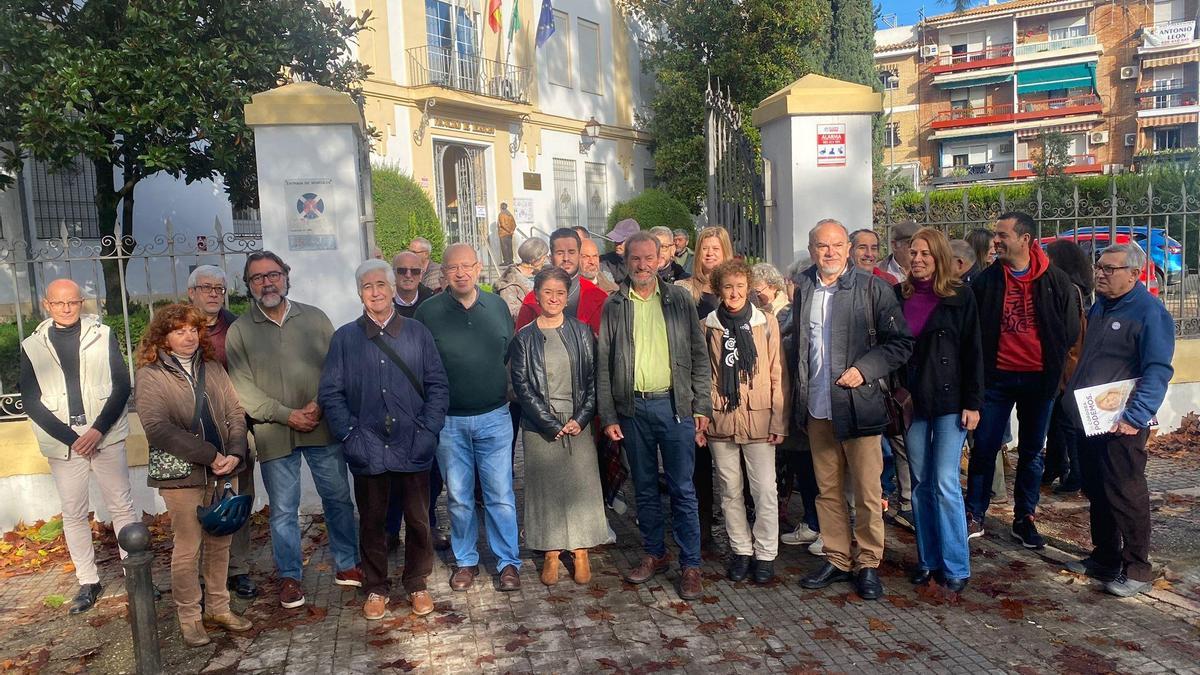 Representantes políticos y de colectivos cordobeses antes de la asamblea ciudadana de Hacemos Córdoba.