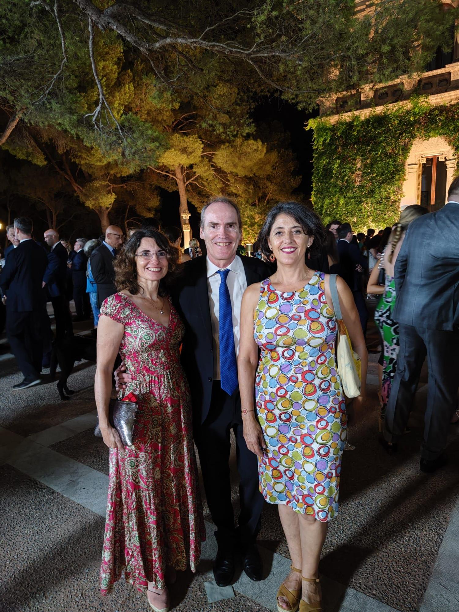 Mira aquí todas las fotos de la visita de los Reyes al Palacio Marivent para recibir a la sociedad balear