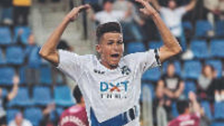 Jorge Padilla, celebrando su primer gol con el Tenerife, al Albacete (19/20).