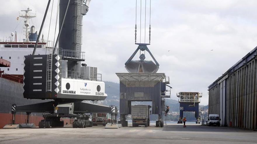 El descenso de graneles lastra al Puerto, con el peor primer semestre desde 2021