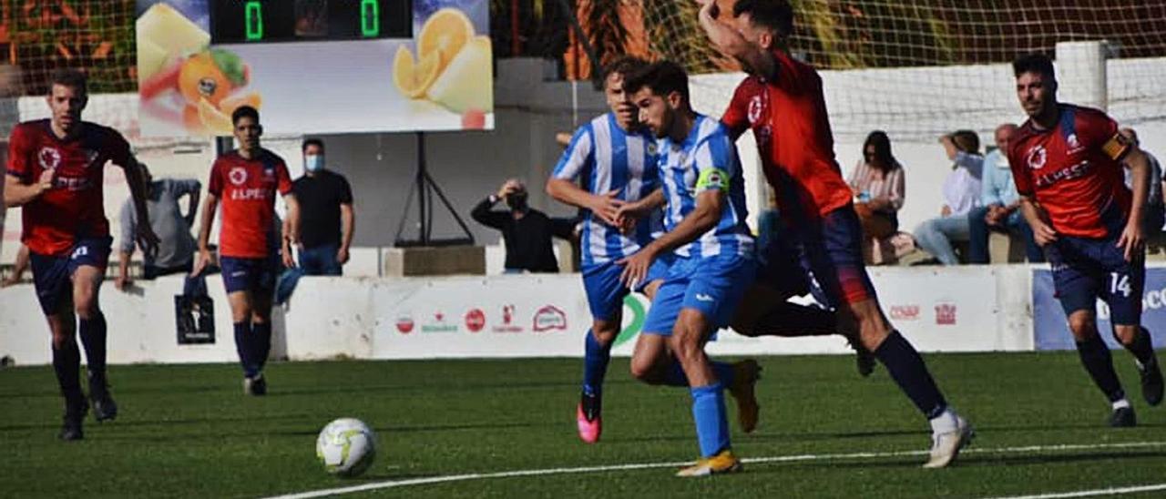 Imagen del partido entre la UE Tavernes y el CF Gandia disputado hace pocas semanas. | CF GANDIA