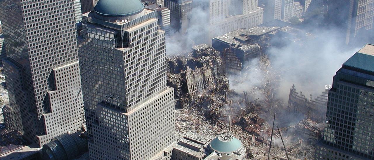 Las Torres Gemelas, hechas escombros tras los ataques.