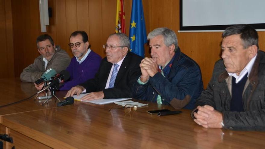 Moreno, Moya, Ruiz, Martínez y Juan Martínez, ayer en la rueda de prensa en la Cámara Agraria.