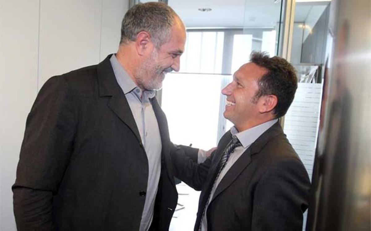 Andoni Zubizarreta y Eusebio Sacristán el 5 de junio de 2014 tras la renovación de contrato del segundo por el Barça B